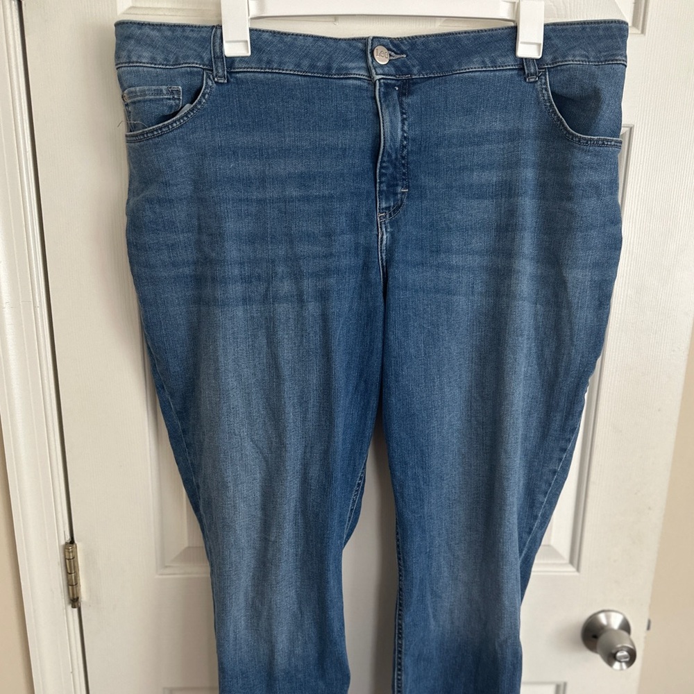 Straight leg blue jeans